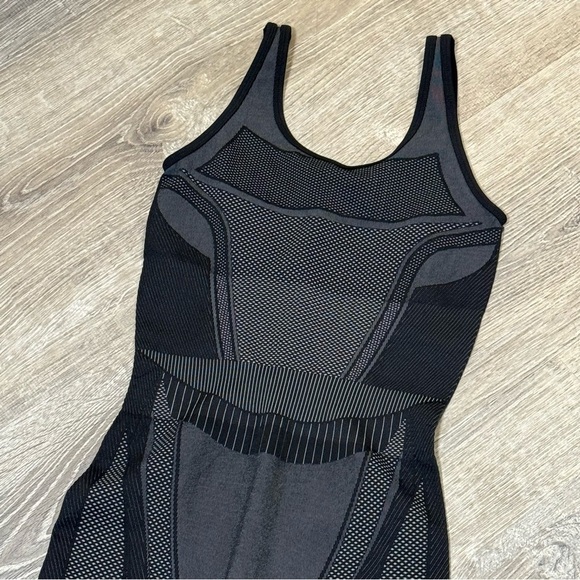 The Giving Movement Tonal Compression Sleeveless Bodysuit XS - Picture 2 of 8